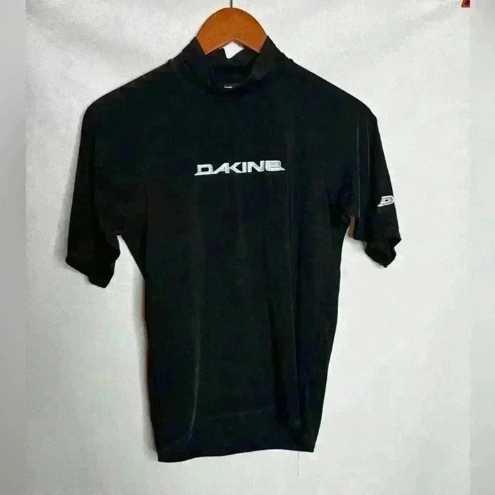 Dakine Men’s rash guard size  small